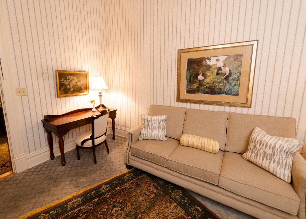 Captain Henderson House Hotel Arkadelphia Kültér fotó